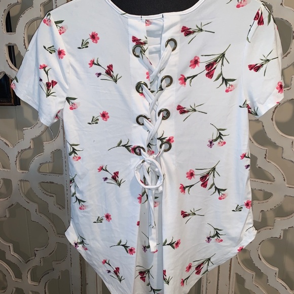 Asymmetrical Flower Blouse size M - Picture 2 of 3
